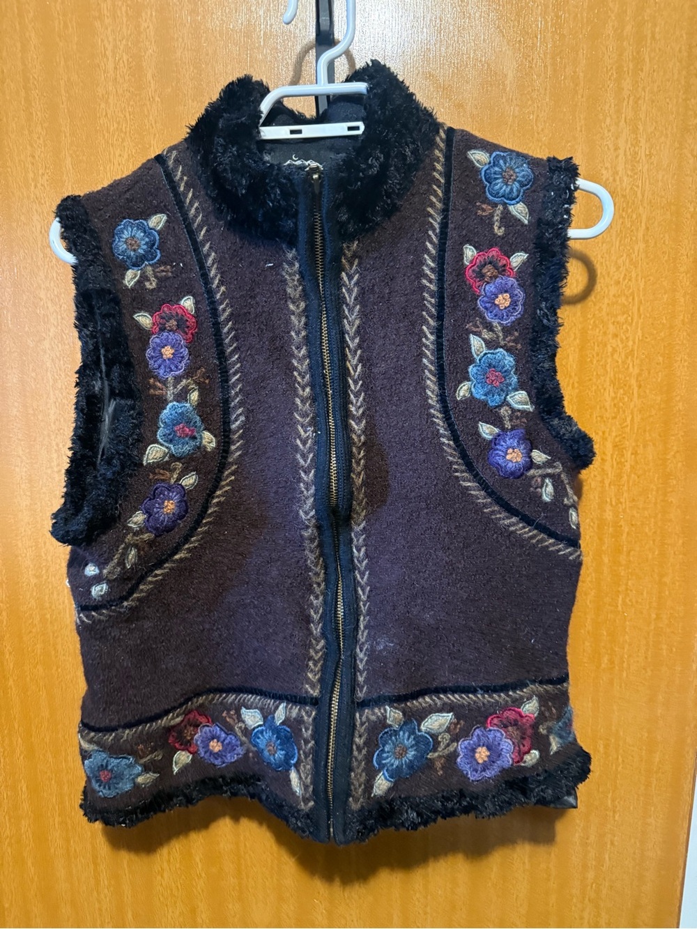 Icelandic Embroidered Floral Sleeveless Vest - Chocolate Brown - Picture 3 of 6